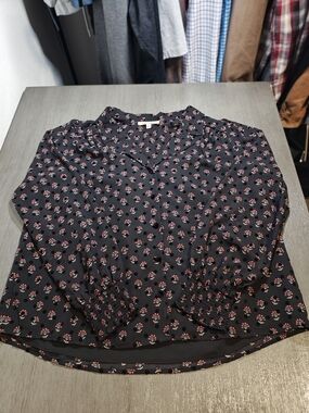 Black Floral V-Neck Long-Sleeve Blouse